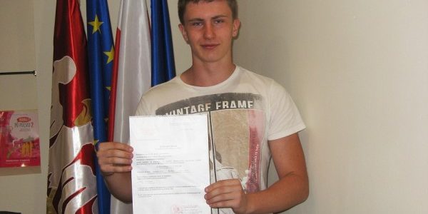 Вручення вступникам сертифікатів про зарахування до польських ВНЗ за програмою Наука двох народів - Польська Громада